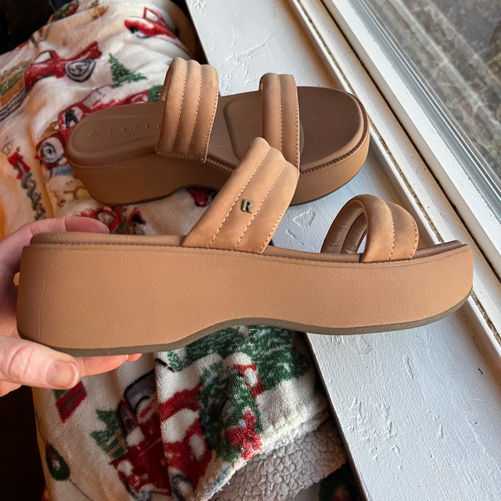 Reef Tan Platform Suede Sandals - NEVER BEEN WORN!